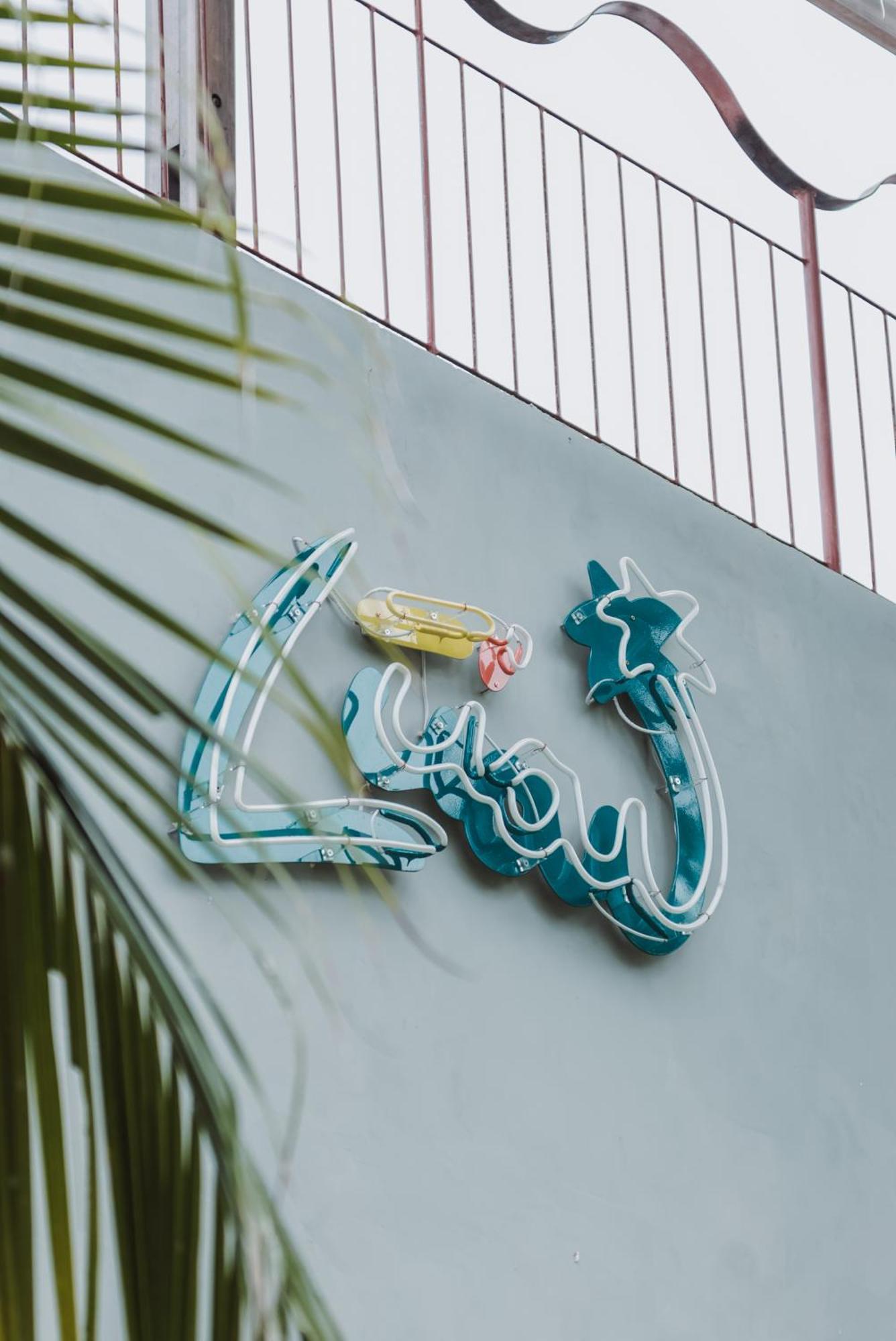 Luau Hotel 과지루 외부 사진