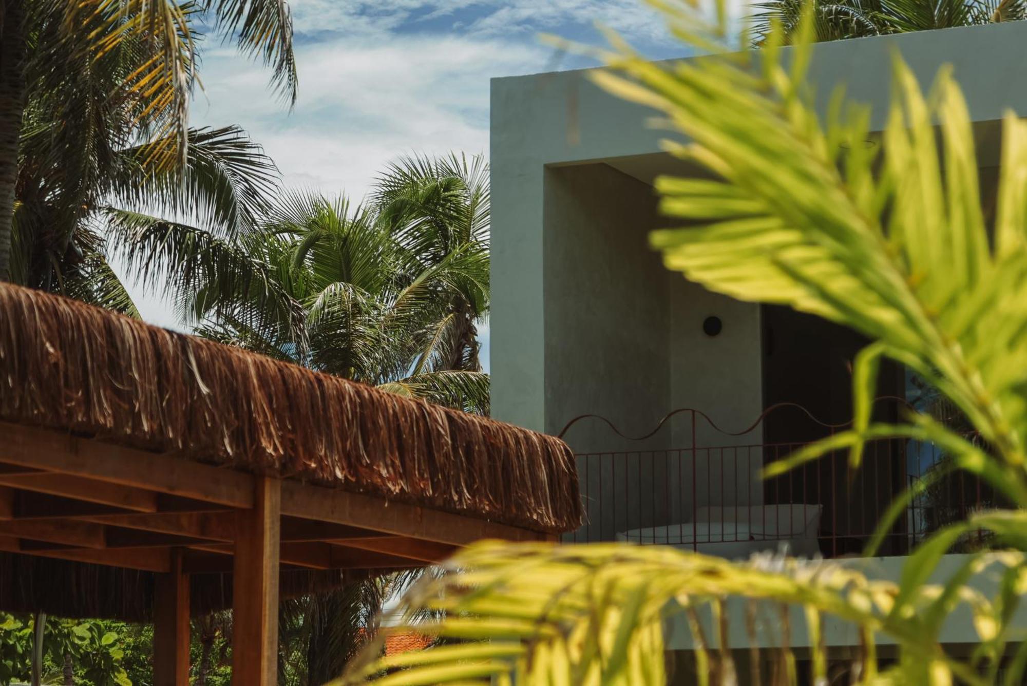 Luau Hotel 과지루 외부 사진